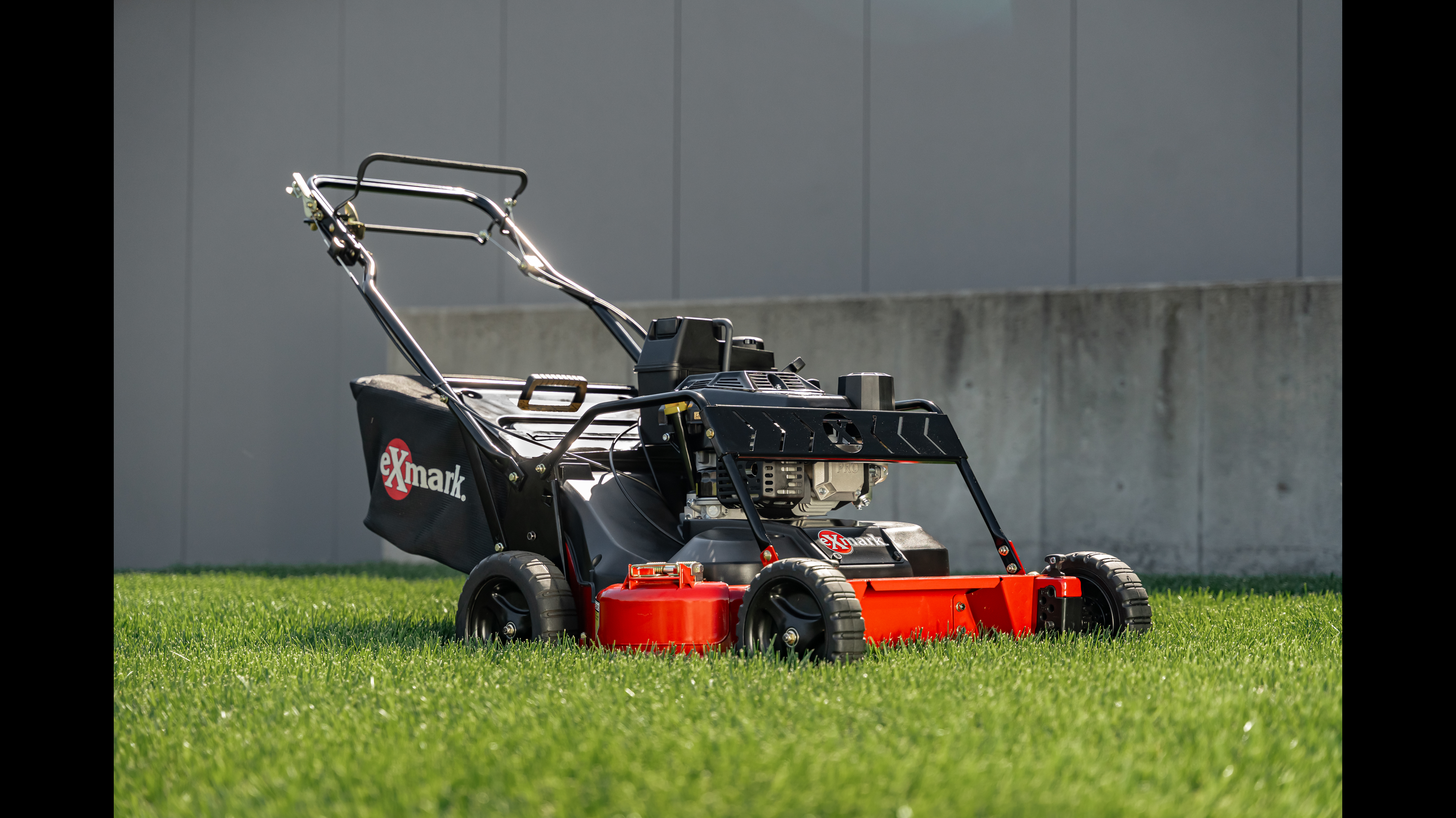Exmark Models Exmark Commercial 30 X-Series Mower | Model ECX200GKC300CS